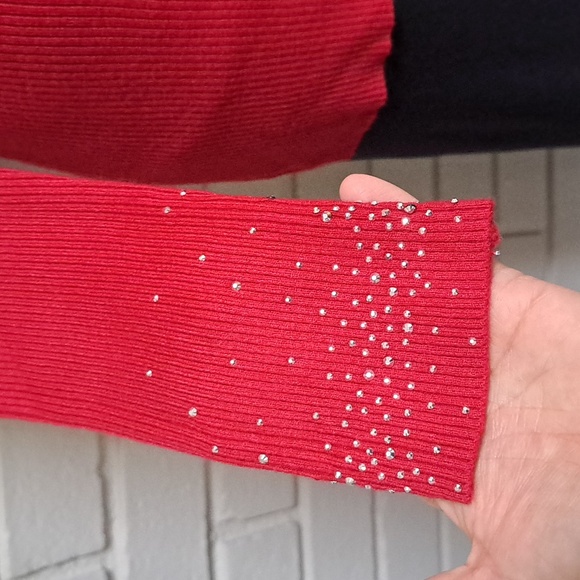 Oliver. O Red Silver Stud Detail Mock Neck Fitted Sweater. Size Large NWT - Picture 4 of 9